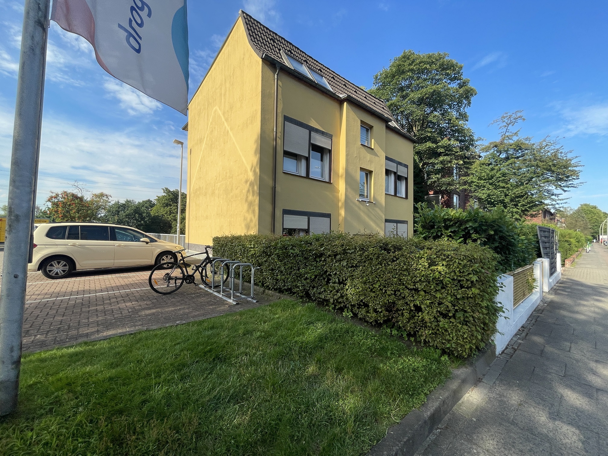 Seite und Vorderansicht