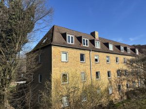 Rückseite zur S-Bahn