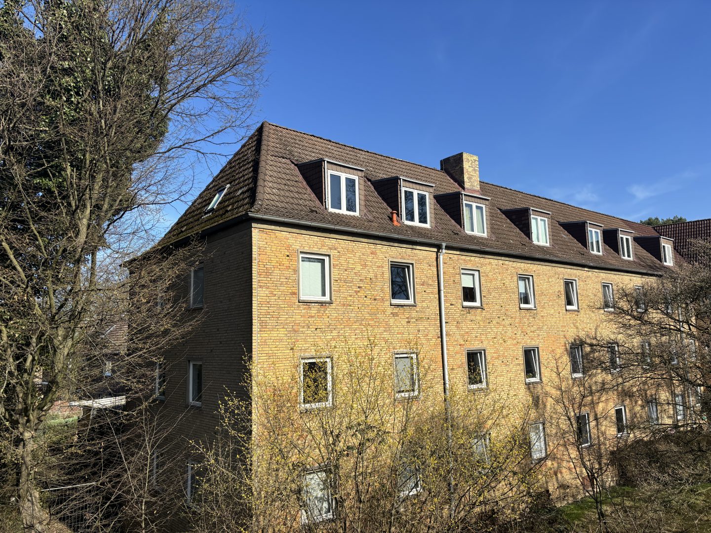 Rückseite zur S-Bahn