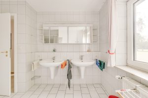Zwei Waschbecken